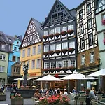 2 Bed Sleeps 5 - Rooftop Terrace Wifi Apartment *
