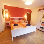 Apartment 2 Bed Sleeps 5 - Rooftop Terrace Wifi *