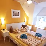 2 Bed Sleeps 5 - Rooftop Terrace Wifi *
