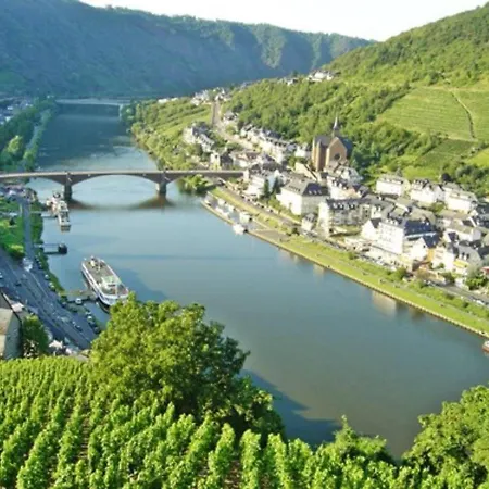 2 Bed Sleeps 5 - Rooftop Terrace Wifi Apartment