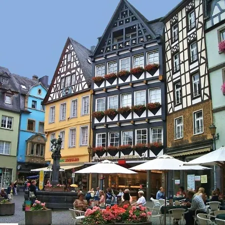 2 Bed Sleeps 5 - Rooftop Terrace Wifi Apartment *