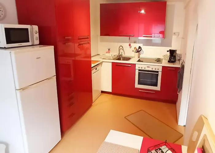 2 Bed Sleeps 5 - Rooftop Terrace Wifi Apartment